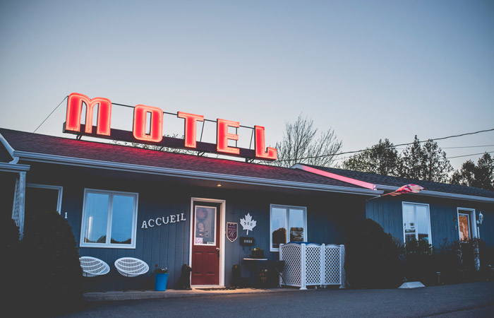 Extérieur de l'accueil du motel